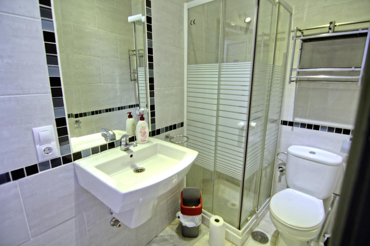 Low Cost Rooms Teatro 马拉加 外观 照片